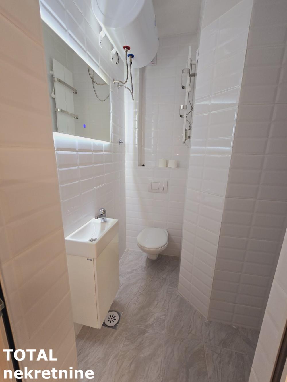 Slika 9 - Stan,NOVI SAD,CENTAR,kv: 37.00, € 114700, ID: 1099177