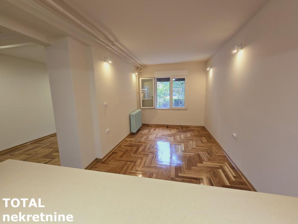 Slika 1 - Stan,NOVI SAD,CENTAR,kv: 37.00, € 114700, ID: 1099177