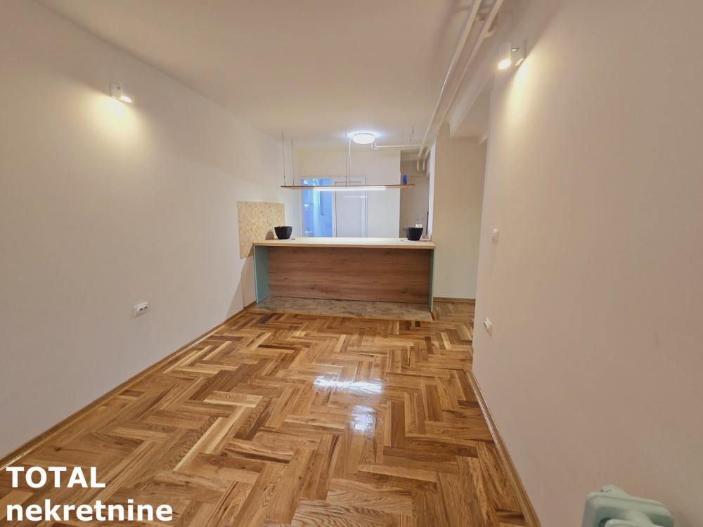 Slika 3 - Stan,NOVI SAD,CENTAR,kv: 37.00, € 114700, ID: 1099177