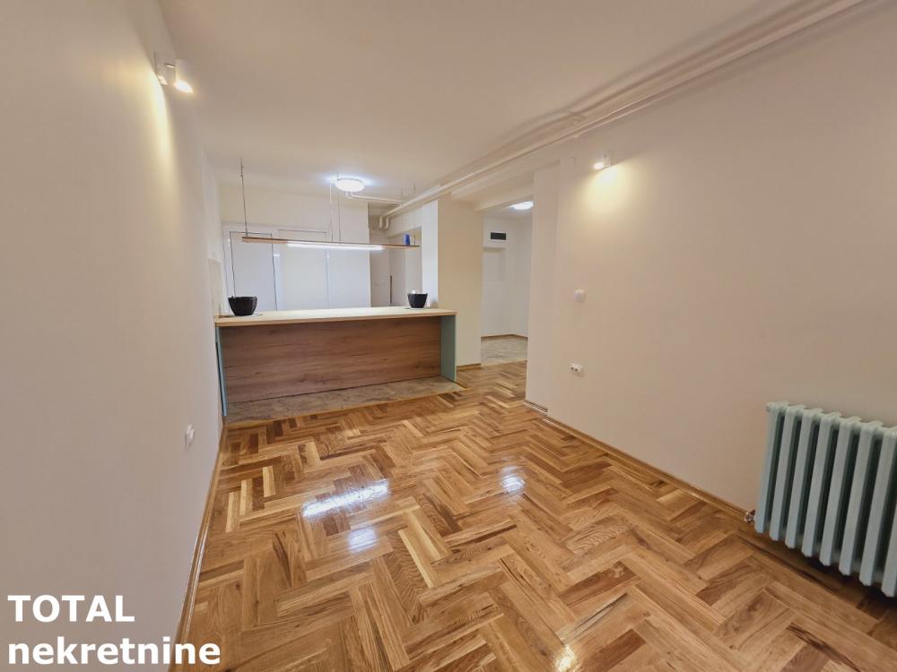 Slika 4 - Stan,NOVI SAD,CENTAR,kv: 37.00, € 114700, ID: 1099177