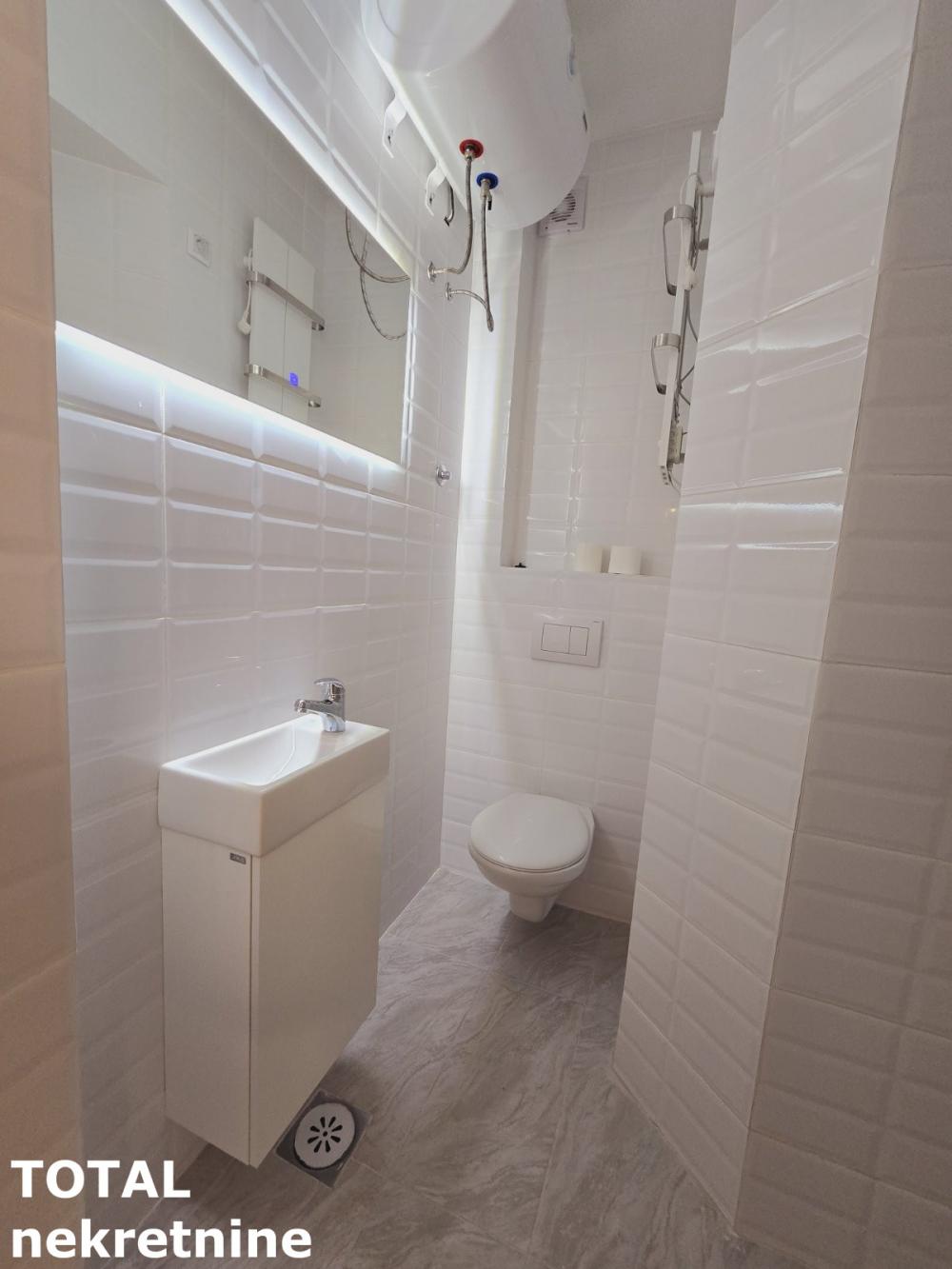 Slika 8 - Stan,NOVI SAD,CENTAR,kv: 37.00, € 114700, ID: 1099177