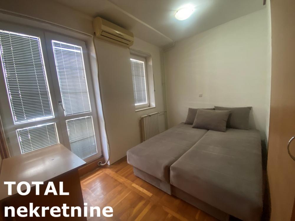 Slika 4 - Stan,NOVI SAD,BULEVAR,kv: 38.00, € 125000, ID: 1100875