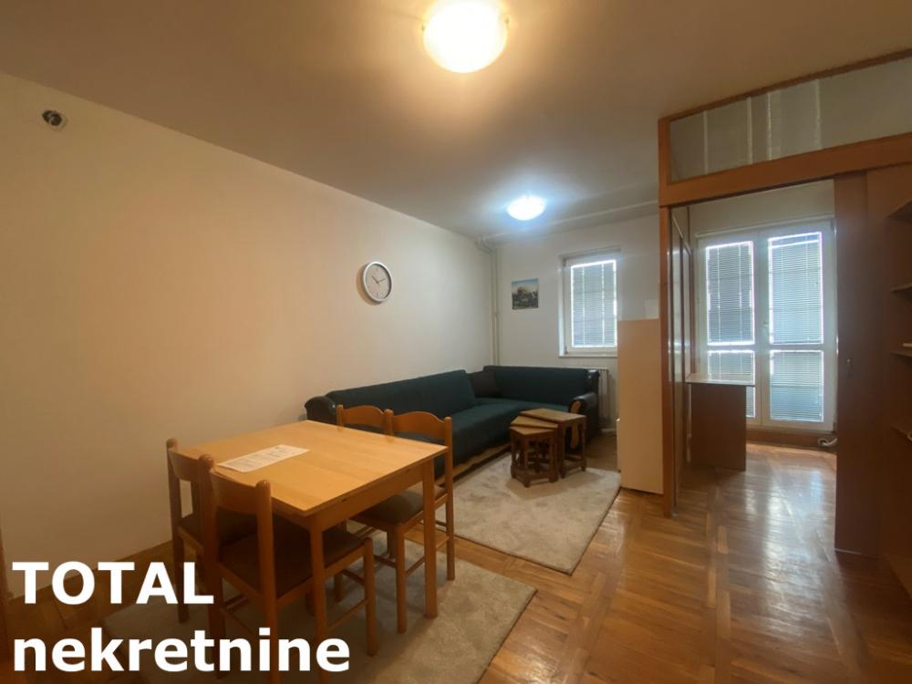 Slika 2 - Stan,NOVI SAD,BULEVAR,kv: 38.00, € 125000, ID: 1100875