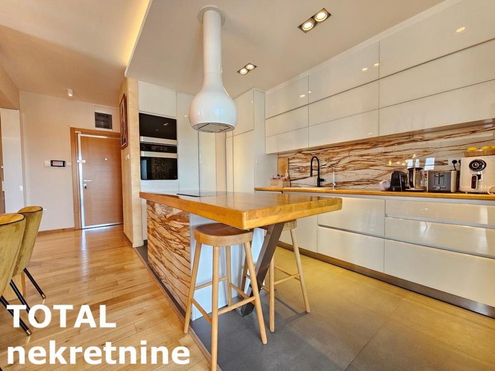 Slika 10 - Stan,NOVI SAD,CENTAR,kv: 132.00, € 500000, ID: 1100737