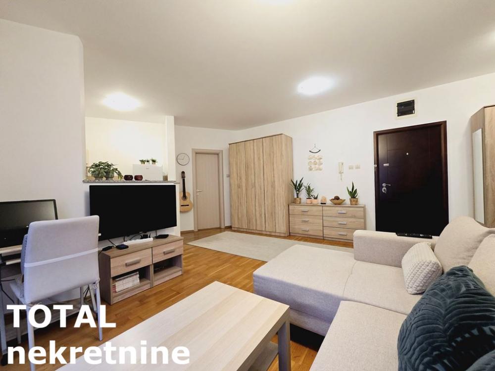 Slika 4 - Stan,NOVI SAD,BULEVAR PATRIJARHA PAVLA,kv: 48.00, € 116000, ID: 1098832