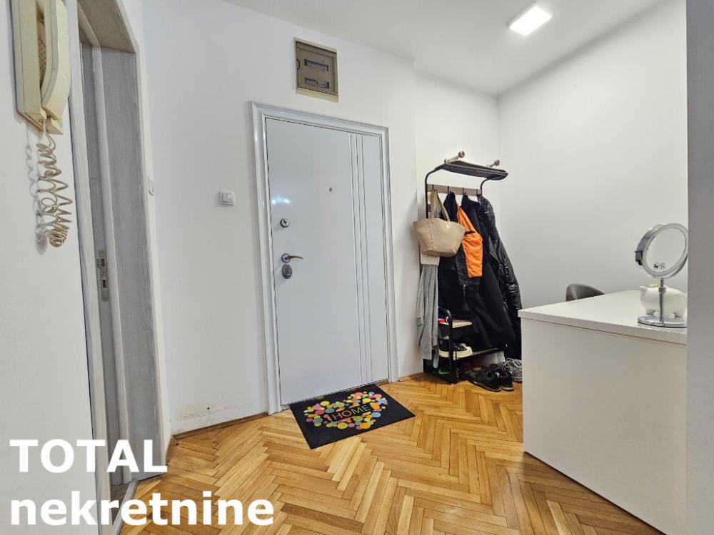 Slika 10 - Stan,NOVI SAD,BULEVAR,kv: 49.00, € 137200, ID: 1100298