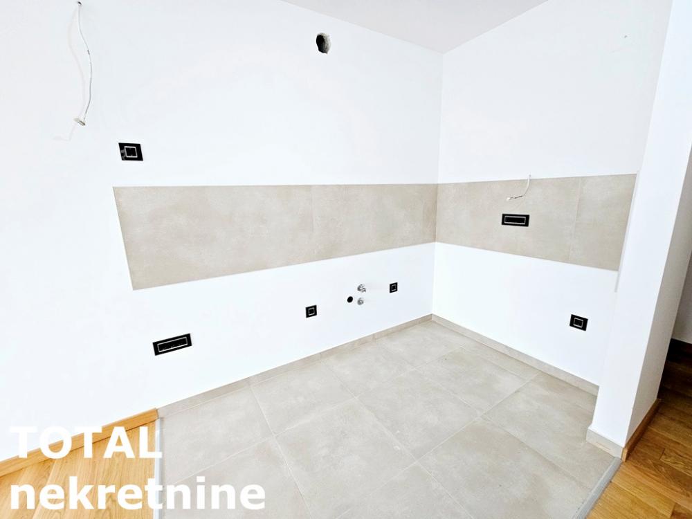 Slika 4 - Stan,NOVI SAD,TELEP,kv: 78.00, € 193180, ID: 1100404