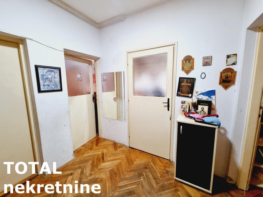 Slika 2 - Stan,NOVI SAD,CENTAR,kv: 63.00, € 180000, ID: 1100011