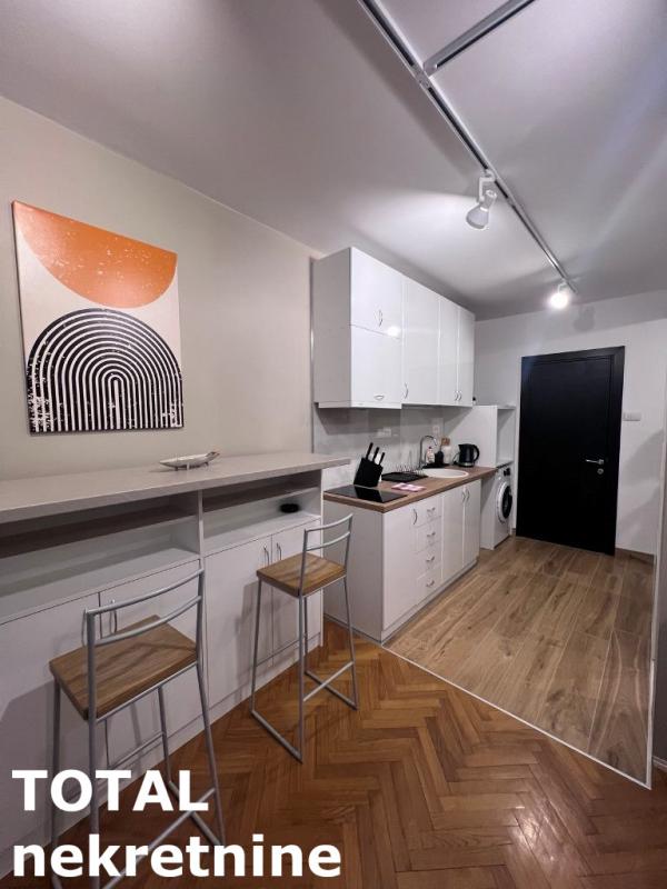 Slika 1 - Stan,NOVI SAD,BULEVAR,kv: 36.00, € 120000, ID: 1100432