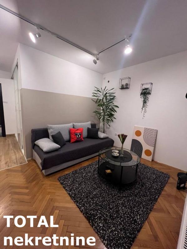 Slika 2 - Stan,NOVI SAD,BULEVAR,kv: 36.00, € 120000, ID: 1100432