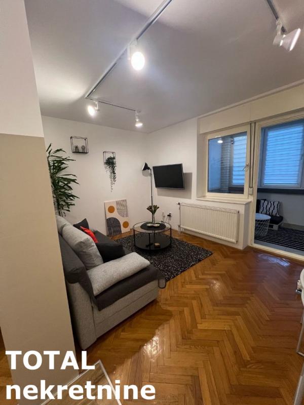 Slika 3 - Stan,NOVI SAD,BULEVAR,kv: 36.00, € 120000, ID: 1100432