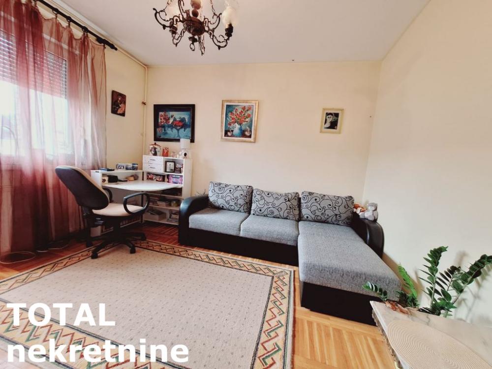 Slika 8 - Stan,NOVI SAD,BULEVAR,kv: 80.00, € 196000, ID: 1099704