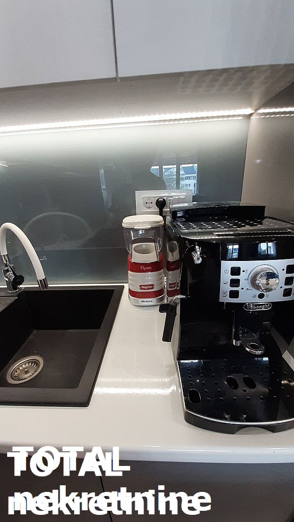 Slika 9 - Stan,NOVI SAD,CENTAR,kv: 30.00, € 154500, ID: 1094510