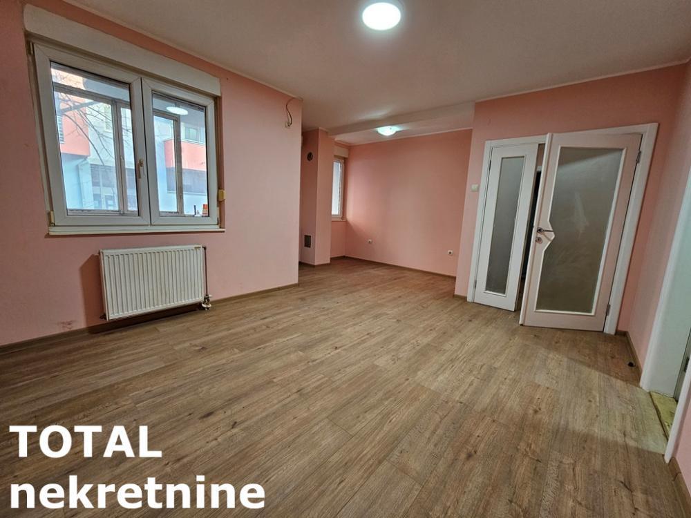 Glavna slika -Stan,NOVI SAD,BULEVAR,kv: 46.00, € 133900, ID: 1099847