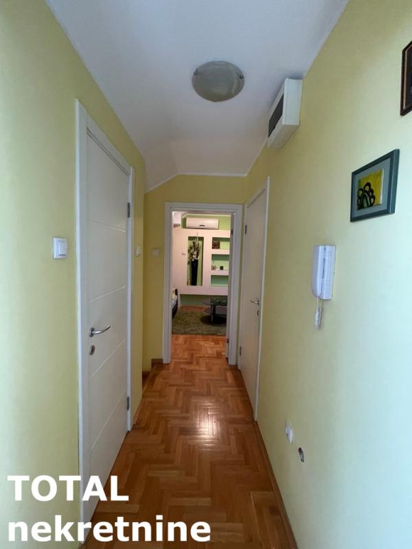 Slika 3 - Stan,NOVI SAD,BULEVAR,kv: 64.00, € 147200, ID: 1098197