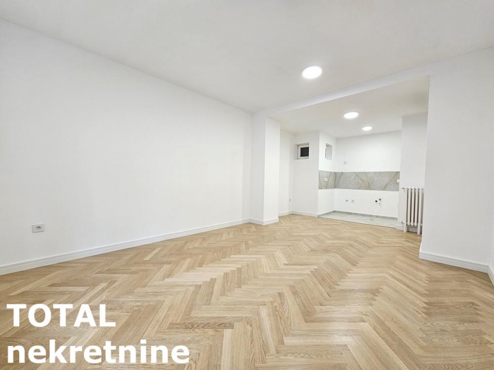 Slika 1 - Stan,NOVI SAD,CENTAR,kv: 75.00, € 262500, ID: 1100350