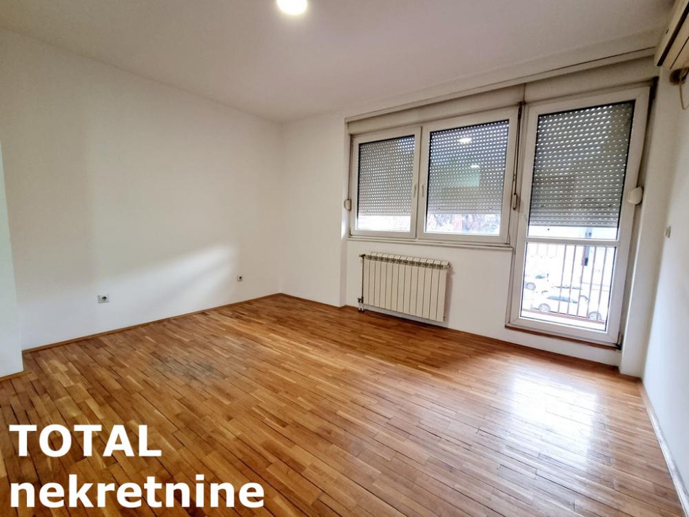 Slika 2 - Stan,NOVI SAD,CENTAR,kv: 32.00, € 107120, ID: 1099814