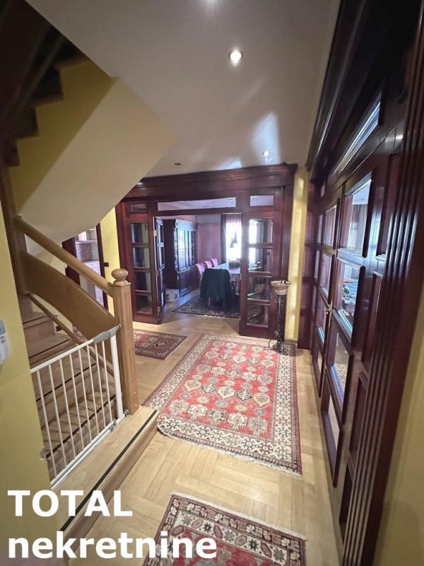 Slika 1 - Stan,NOVI SAD,CENTAR,kv: 266.00, € 494400, ID: 1097329