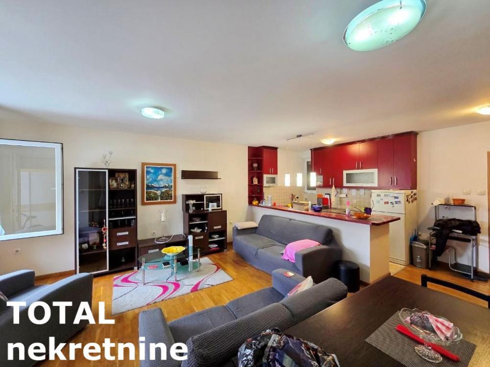 Glavna slika -Stan,NOVI SAD,BULEVAR EVROPE,kv: 71.00, € 175000, ID: 1099952