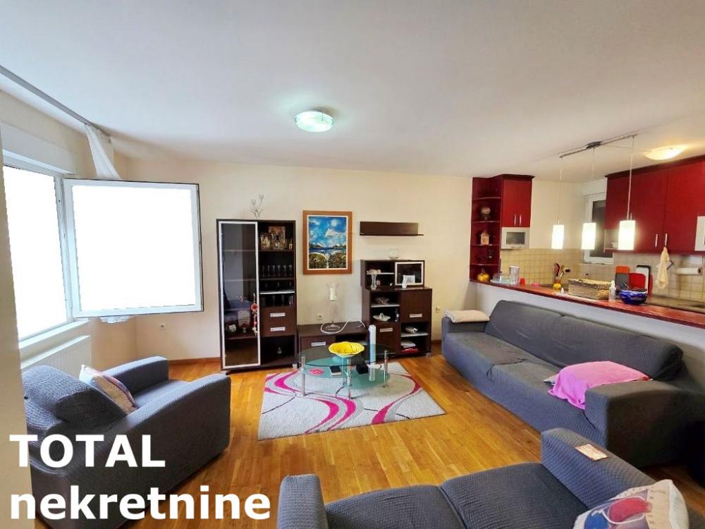 Slika 1 - Stan,NOVI SAD,BULEVAR EVROPE,kv: 71.00, € 175000, ID: 1099952