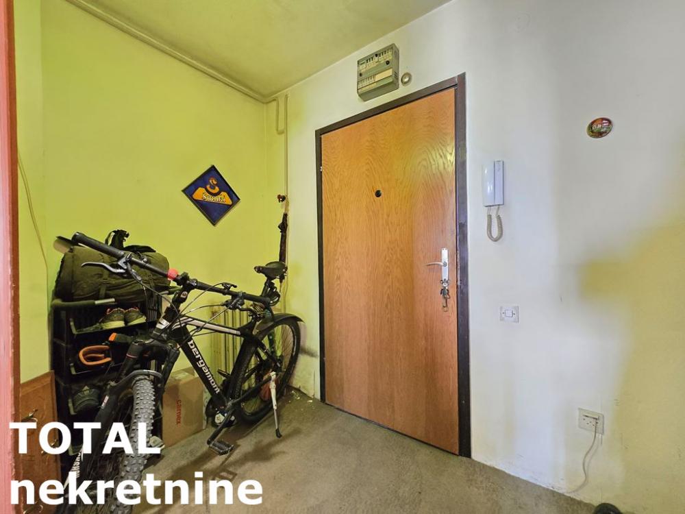 Slika 8 - Stan,NOVI SAD,BULEVAR,kv: 74.00, € 160000, ID: 1099469