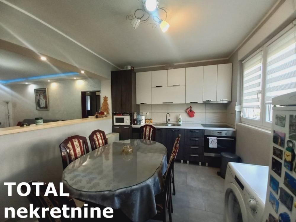 Slika 11 - Stan,NOVI SAD,BULEVAR,kv: 97.00, € 236900, ID: 1096991