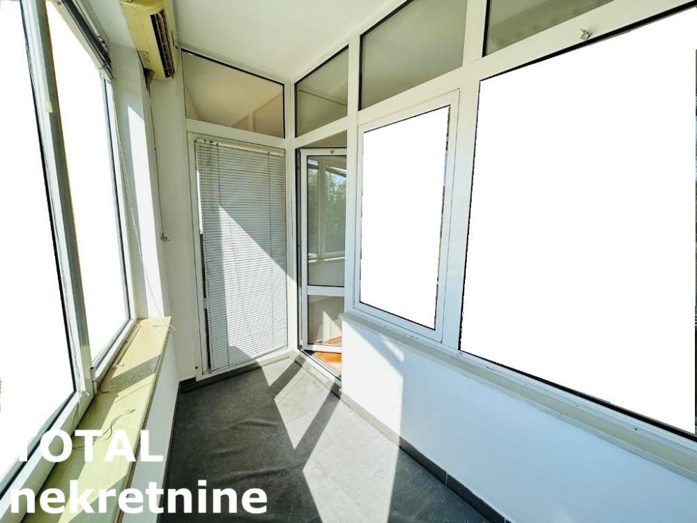 Slika 8 - Stan,NOVI SAD,BULEVAR,kv: 46.00, € 147290, ID: 1099394