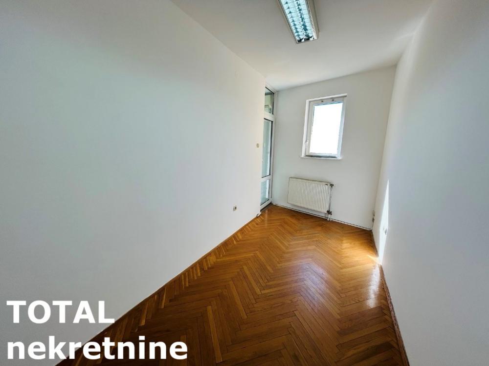 Slika 3 - Stan,NOVI SAD,BULEVAR,kv: 46.00, € 147290, ID: 1099394