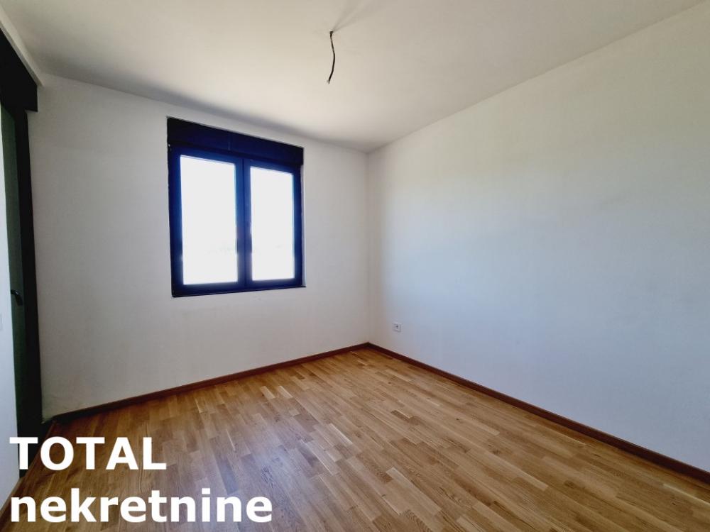 Slika 2 - Stan,PETROVARADIN,ALIBEGOVAC,kv: 92.00, € 165830, ID: 1098415