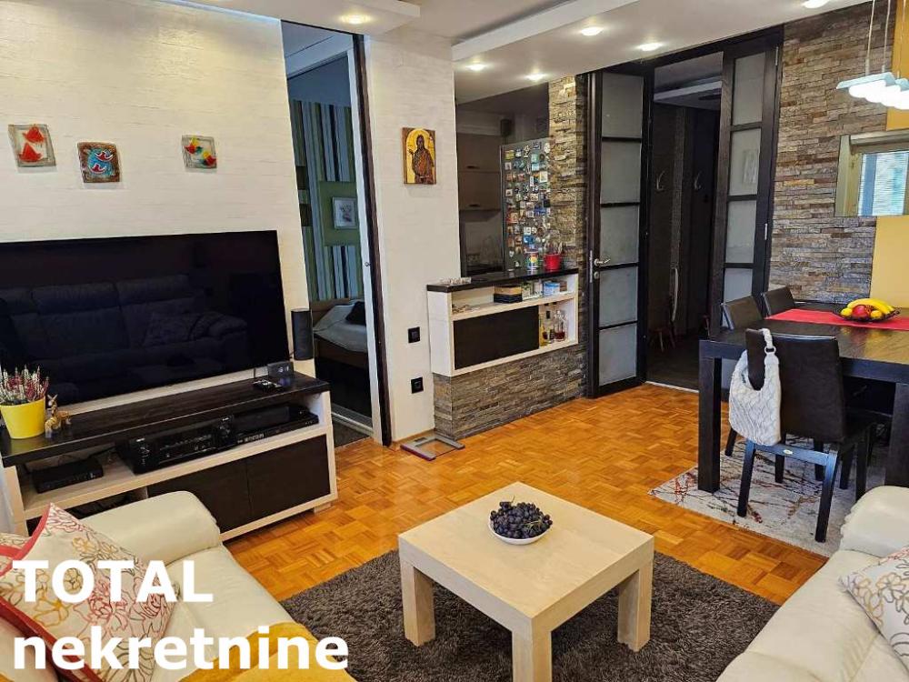 Slika 2 - Stan,NOVI SAD,BULEVAR,kv: 74.00, € 206000, ID: 1097343