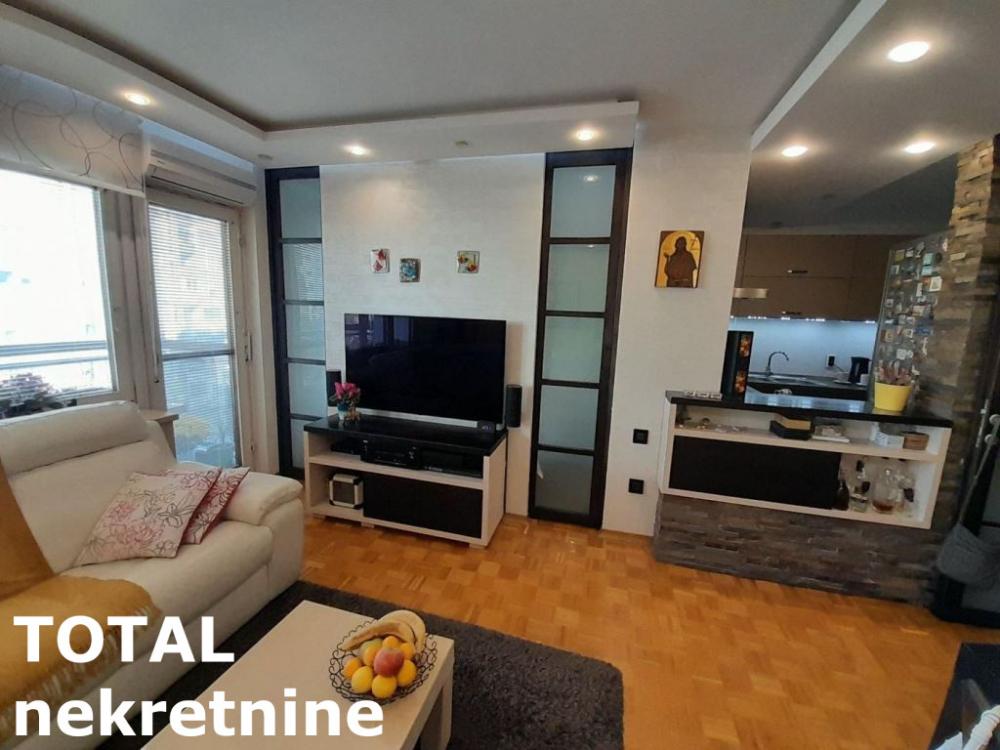 Slika 1 - Stan,NOVI SAD,BULEVAR,kv: 74.00, € 206000, ID: 1097343