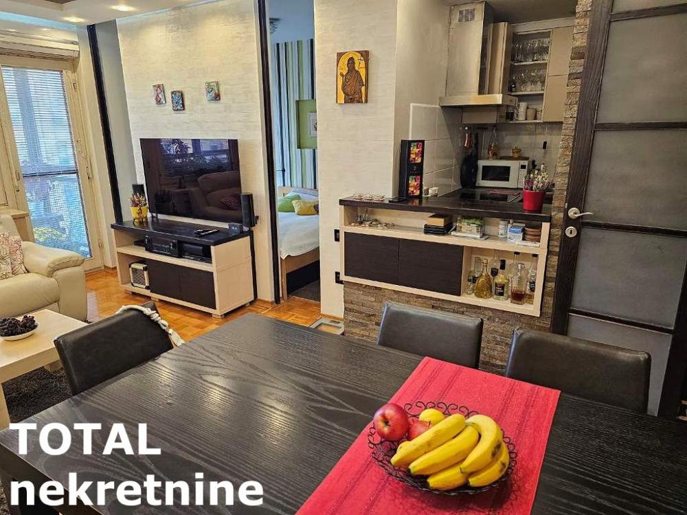 Slika 3 - Stan,NOVI SAD,BULEVAR,kv: 74.00, € 206000, ID: 1097343