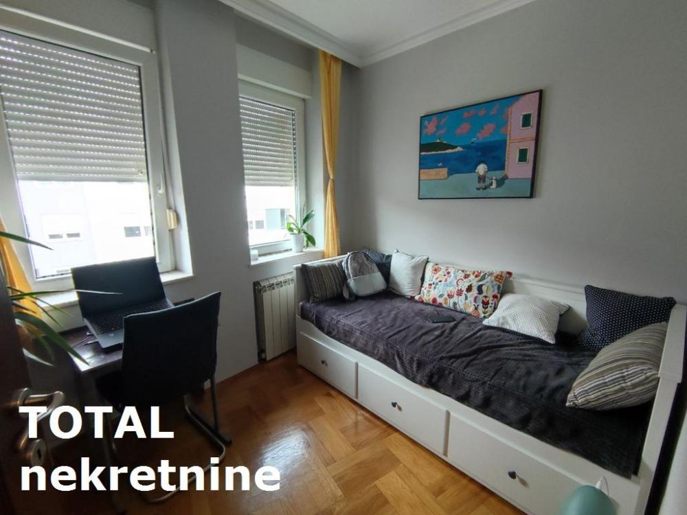 Slika 2 - Stan,NOVI SAD,CENTAR,kv: 49.00, € 155000, ID: 1094678