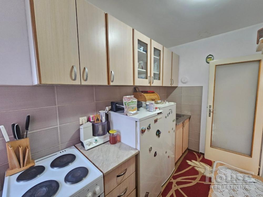 Slika 8 - Stan,NOVI SAD,BULEVAR,kv: 41.00, € 115000, ID: 1063821