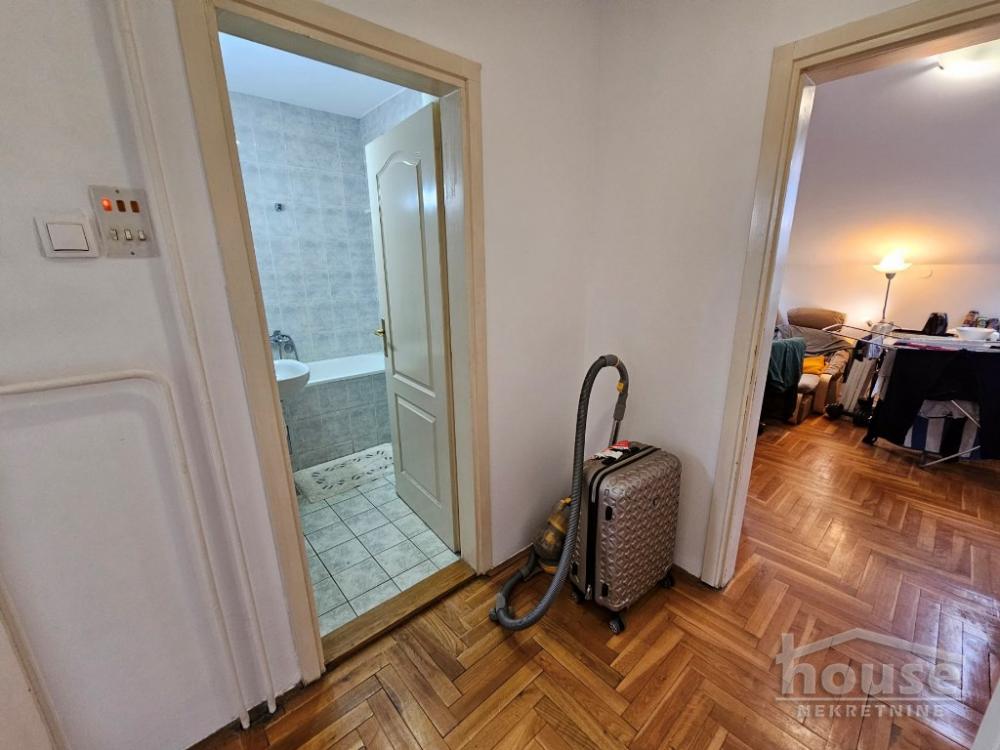 Slika 4 - Stan,NOVI SAD,BULEVAR,kv: 40.00, € 113300, ID: 1064120