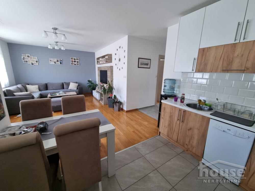 Slika 6 - Stan,NOVI SAD,ADICE,kv: 79.00, € 135000, ID: 1062388