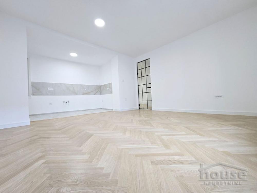 Slika 2 - Stan,NOVI SAD,CENTAR,kv: 112.00, € 392000, ID: 1063503