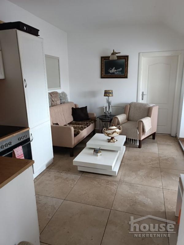 Slika 2 - Stan,NOVI SAD,BULEVAR,kv: 52.00, € 129800, ID: 1061502