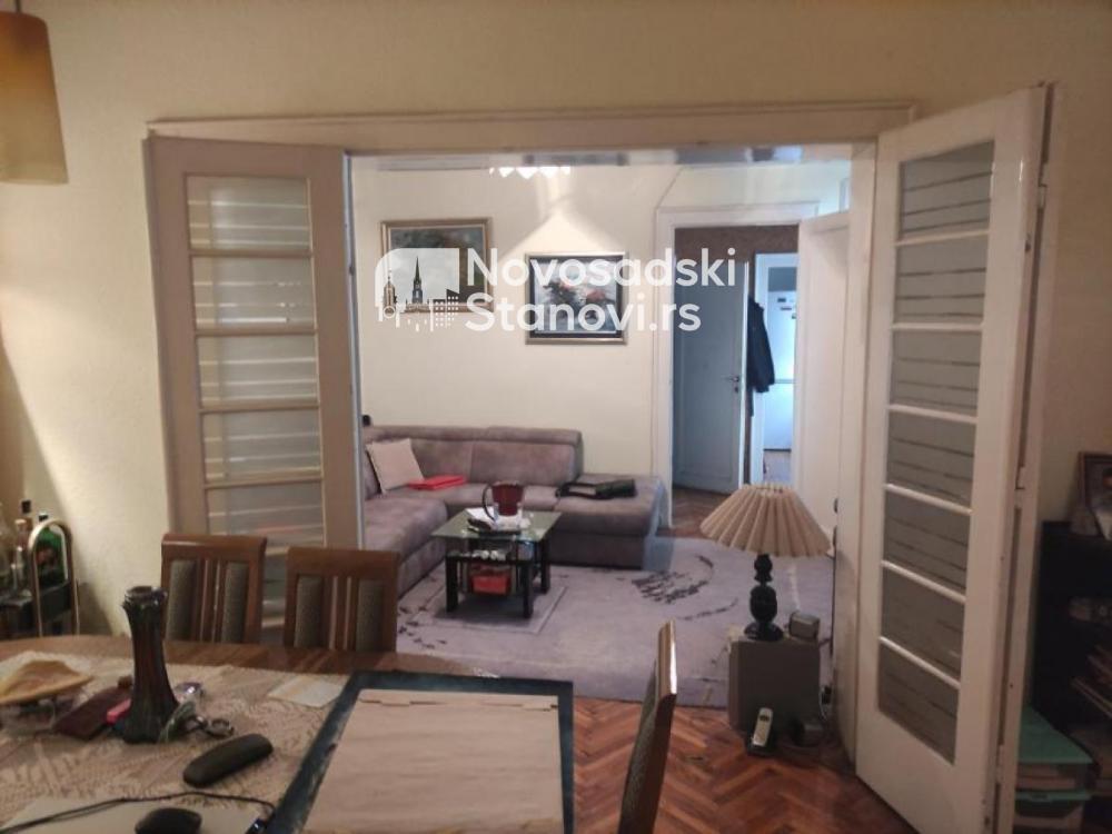 Slika 1 - Dvoiposoban Salonski stan 80m Centar