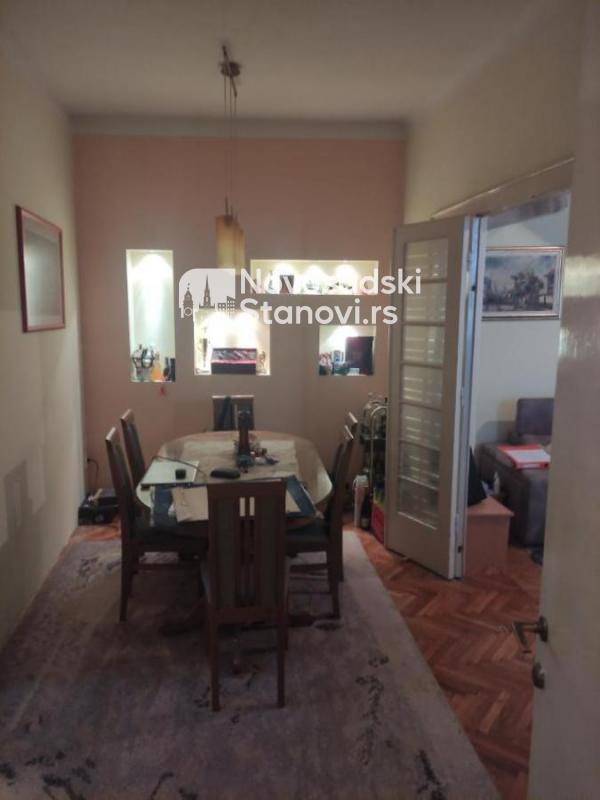 Slika 2 - Dvoiposoban Salonski stan 80m Centar