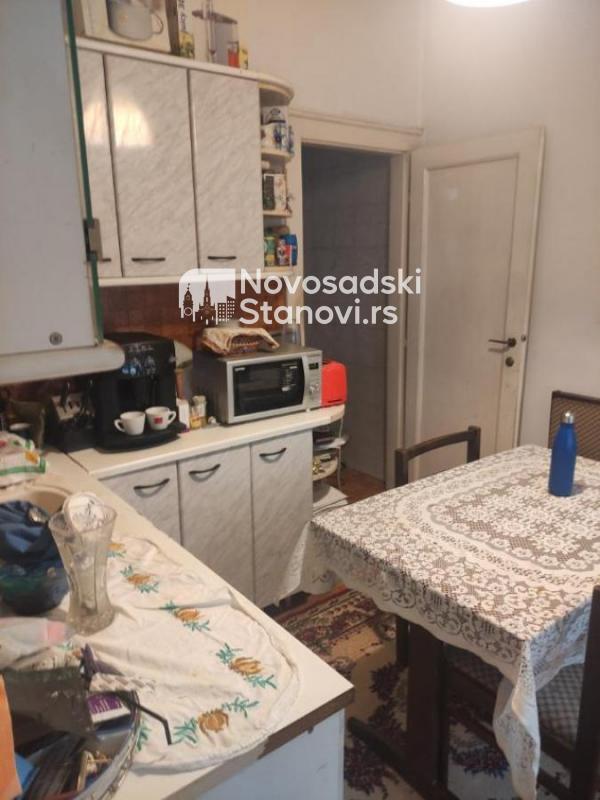 Slika 4 - Dvoiposoban Salonski stan 80m Centar