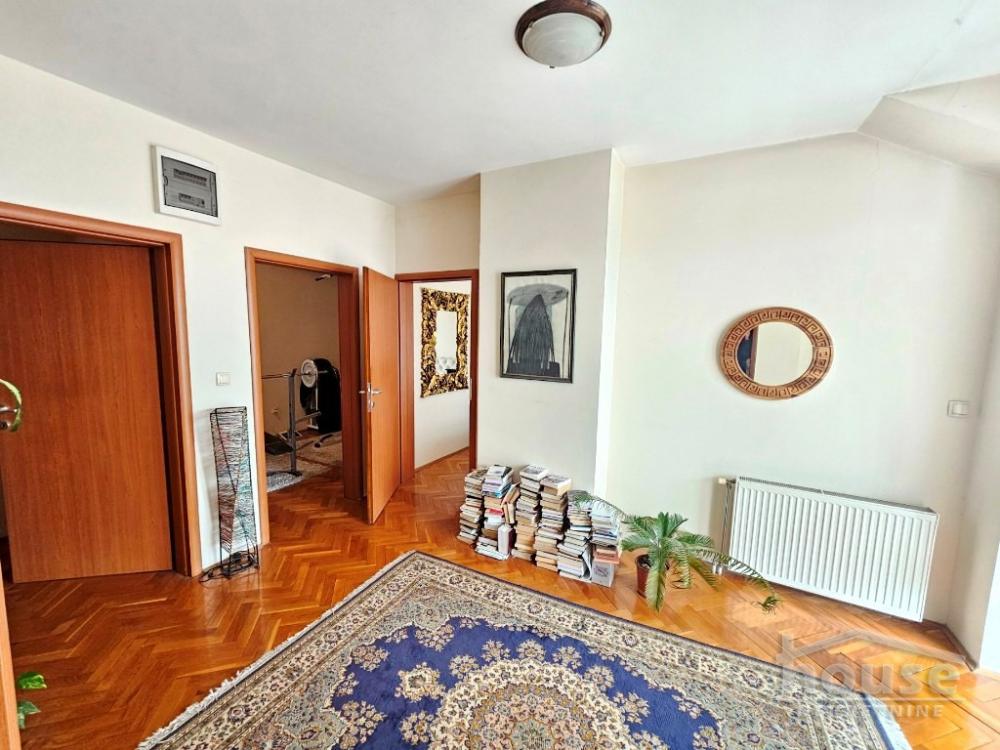 Slika 10 - Stan,NOVI SAD,CENTAR,kv: 148.00, € 244200, ID: 1063242