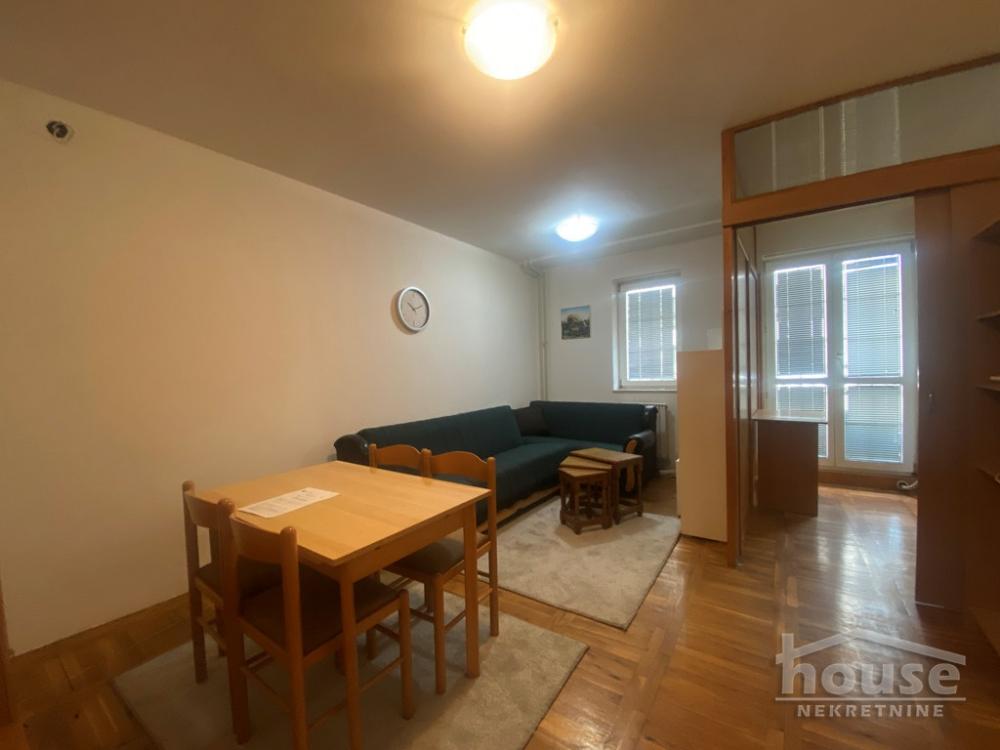 Slika 2 - Stan,NOVI SAD,BULEVAR,kv: 38.00, € 125000, ID: 1064027