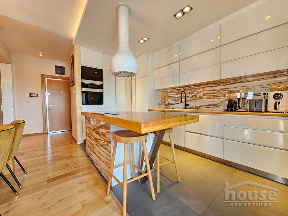 Slika 10 - Stan,NOVI SAD,CENTAR,kv: 132.00, € 500000, ID: 1063889