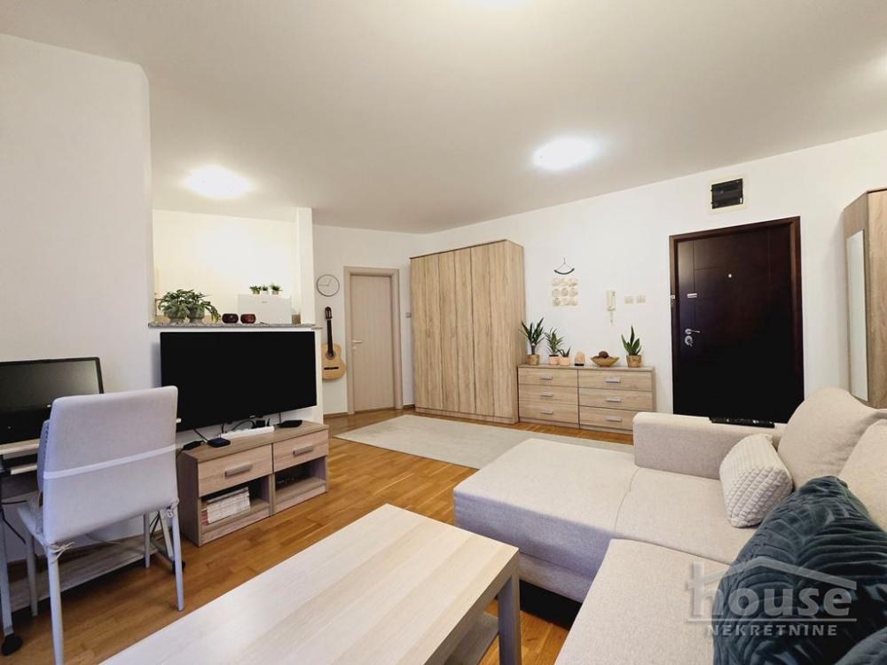 Glavna slika -Stan,NOVI SAD,BULEVAR PATRIJARHA PAVLA,kv: 48.00, € 116000, ID: 1061984