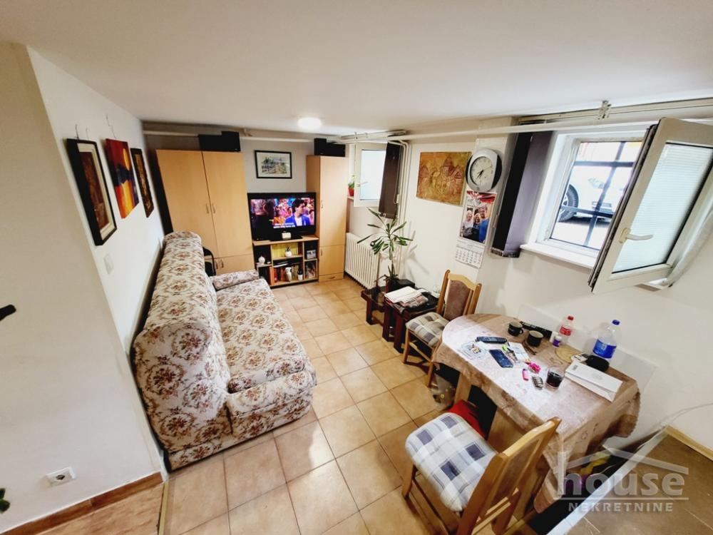 Slika 10 - Stan,NOVI SAD,BULEVAR,kv: 30.00, € 77250, ID: 1053938