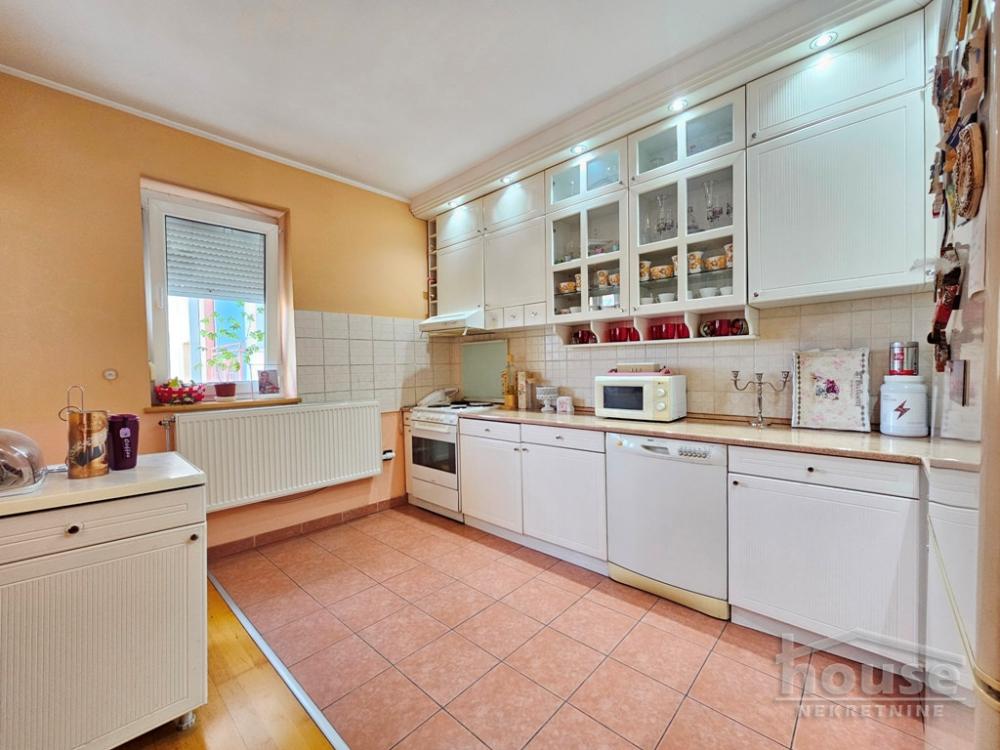 Slika 4 - Stan,NOVI SAD,GRBAVICA,kv: 49.00, € 128000, ID: 1063377