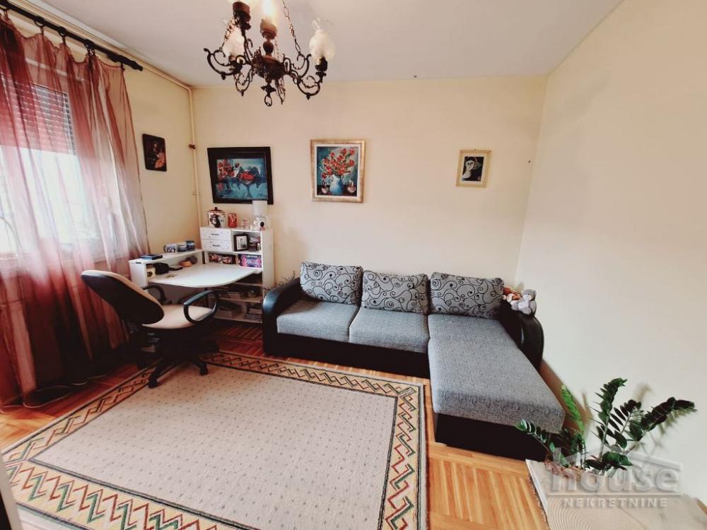 Slika 9 - Stan,NOVI SAD,BULEVAR,kv: 80.00, € 196000, ID: 1062856