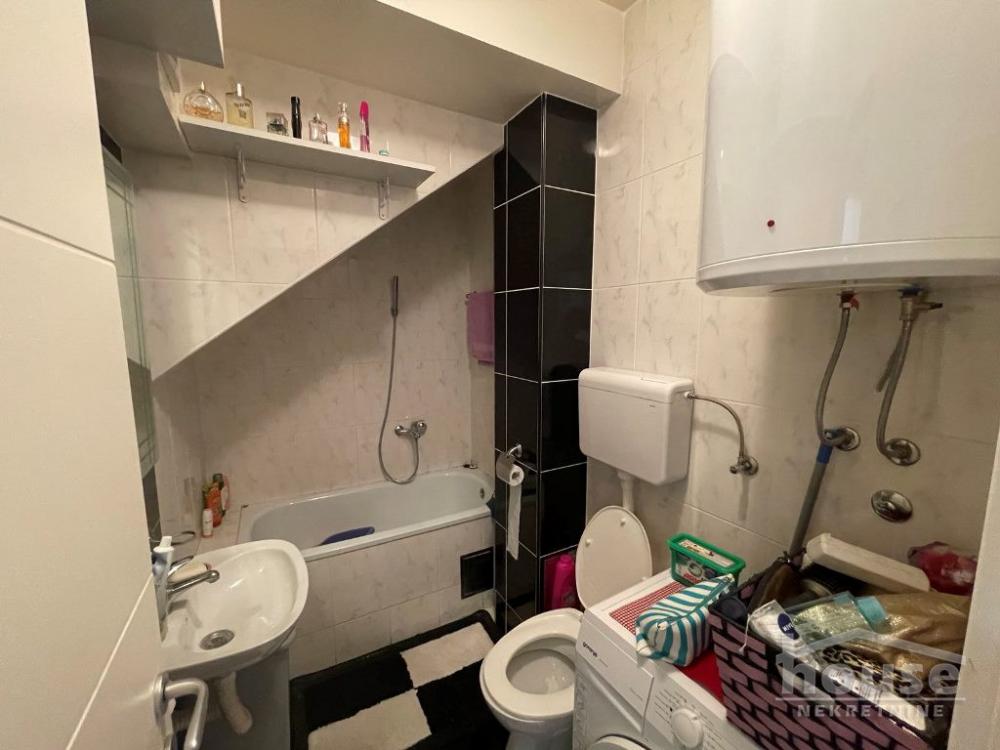 Slika 4 - Stan,NOVI SAD,BULEVAR,kv: 64.00, € 147200, ID: 1061346