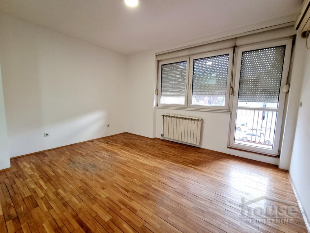 Slika 3 - Stan,NOVI SAD,CENTAR,kv: 32.00, € 107120, ID: 1062966